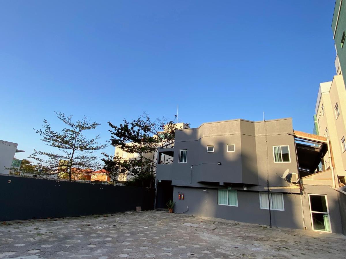 Residencial Melfi 3 Ap 6 Apartment บอมบินญัส ภายนอก รูปภาพ